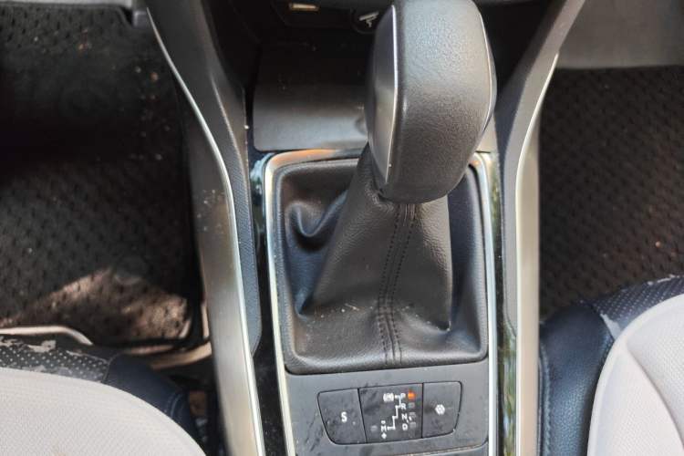 Used Peugeot 408 2016 1.6T Automatic Luxury Edition Gear Lever