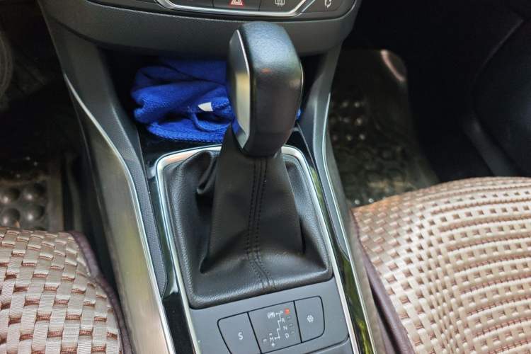Used Peugeot 408 2016 1.6T Automatic Luxury Edition Gear Lever