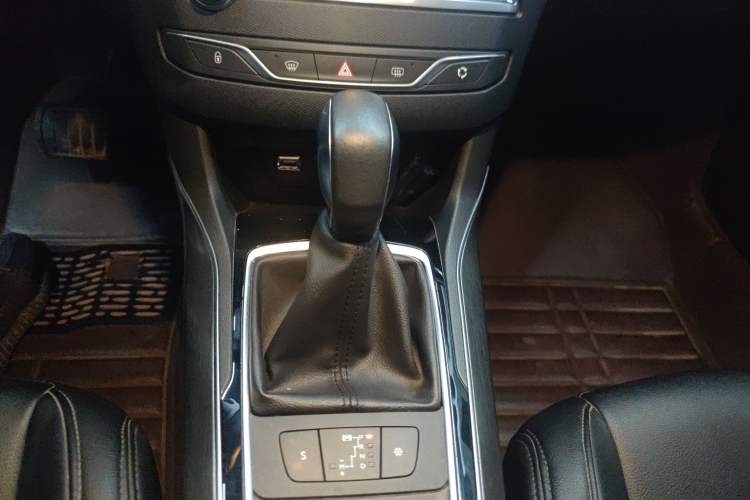 Used Peugeot 408 2016 1.6T Automatic Luxury Edition Gear Lever