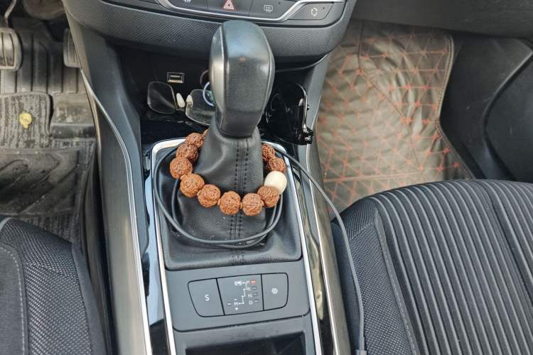Used Peugeot 408 2016 1.6T Automatic Luxury Edition Gear Lever
