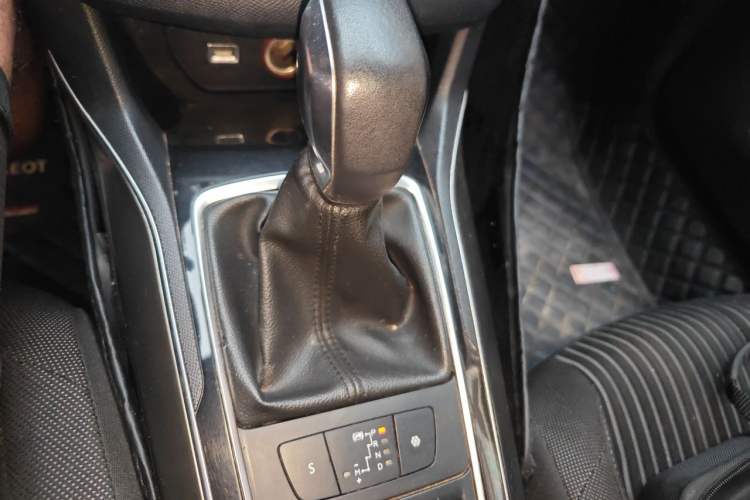 Used Peugeot 408 2016 1.6T Automatic Luxury Edition Gear Lever