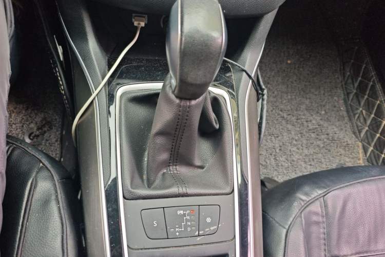 Used Peugeot 408 2016 1.6T Automatic Luxury Edition Gear Lever