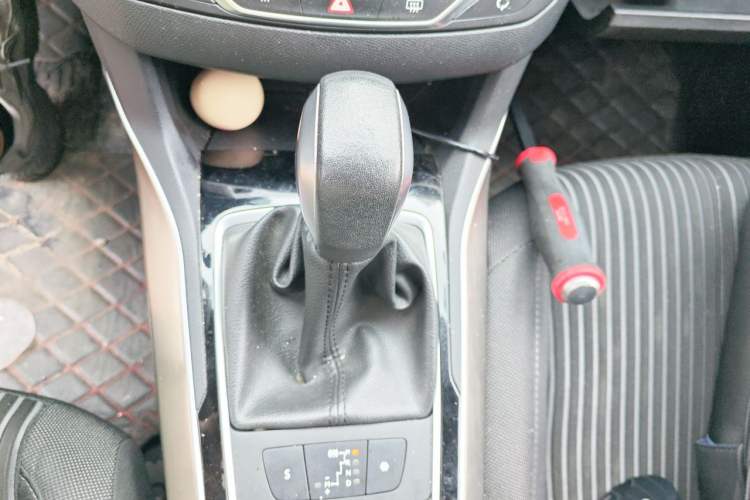 Used Peugeot 408 2016 1.6T Automatic Luxury Edition Gear Lever