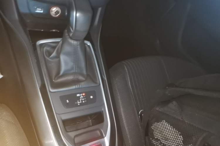 Used Peugeot 408 2016 1.6T Automatic Luxury Edition Gear Lever