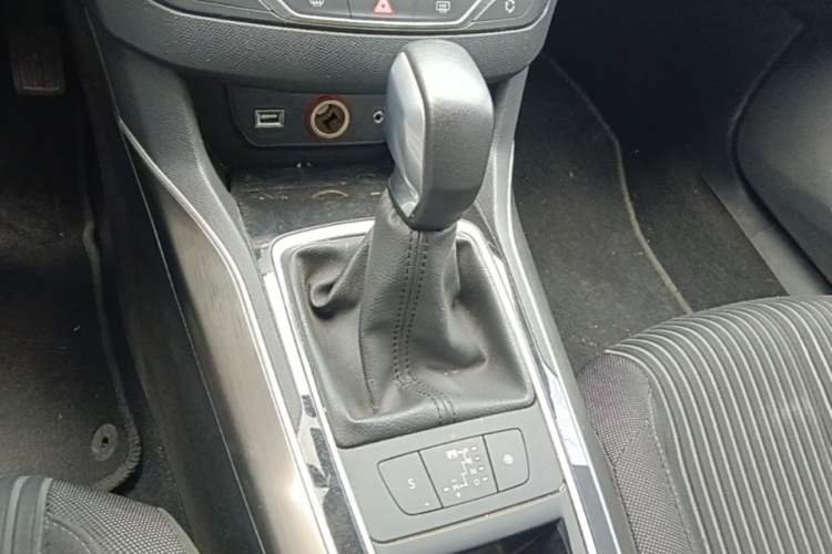 Used Peugeot 408 2016 1.6T Automatic Luxury Edition Gear Lever