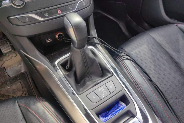 Used Peugeot 408 2016 1.6T Automatic Luxury Edition Gear Lever