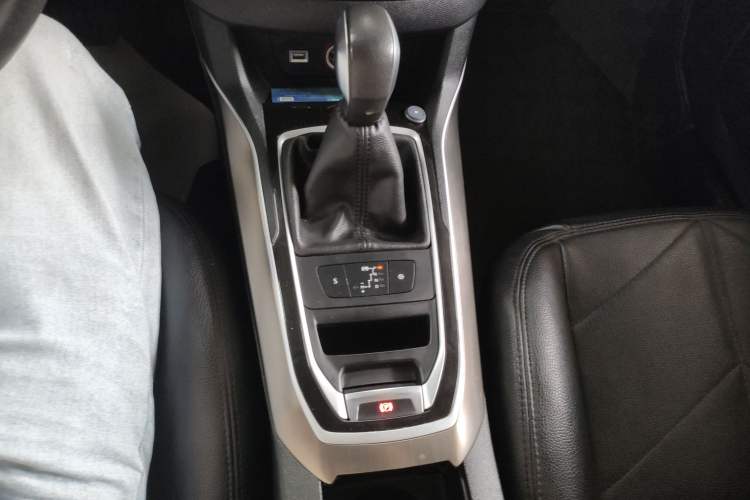 Used Peugeot 408 2016 1.6T Automatic Luxury Edition Gear Lever
