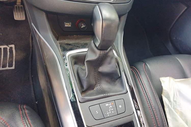 Used Peugeot 408 2016 1.6T Automatic Luxury Edition Gear Lever