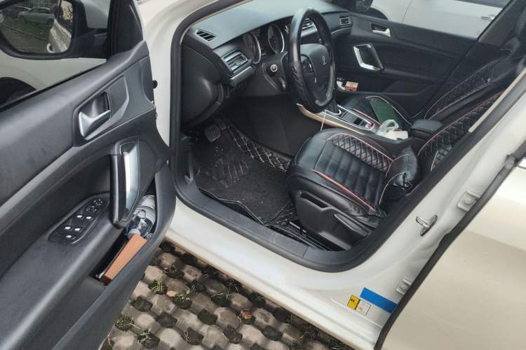 Used Peugeot 408 2016 1.6T Automatic Luxury Edition Interior 3