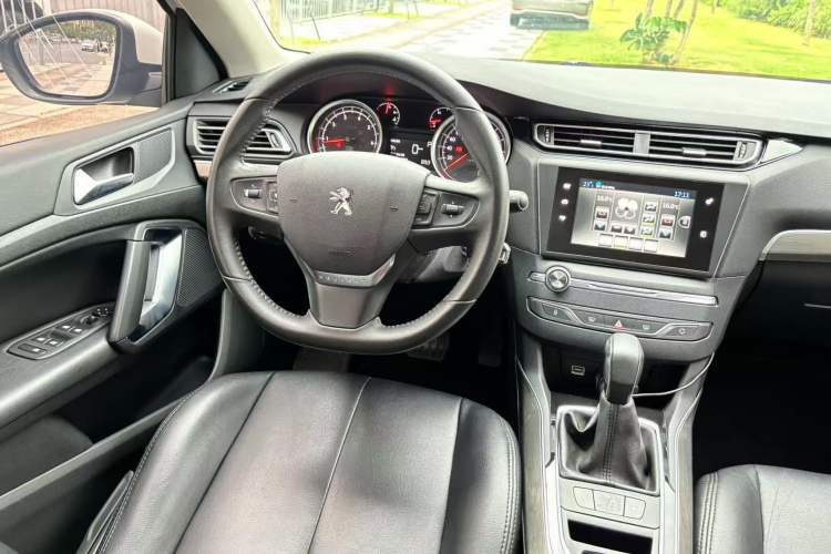 Used Peugeot 408 2016 1.6T Automatic Luxury Edition Interior 4