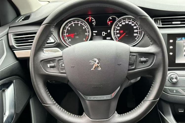 Used Peugeot 408 2016 1.6T Automatic Luxury Edition Interior 4