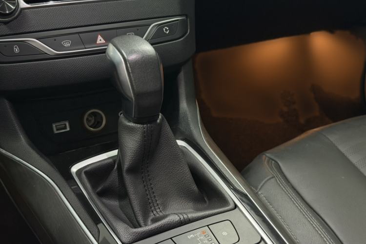 Used Peugeot 408 2016 1.6T Automatic Luxury Edition Interior 5