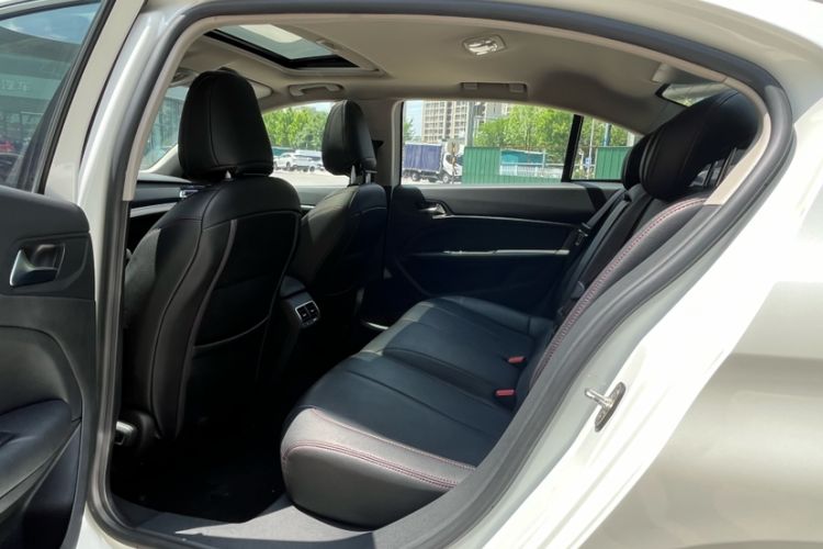 Used Peugeot 408 2016 1.6T Automatic Luxury Edition Interior 6