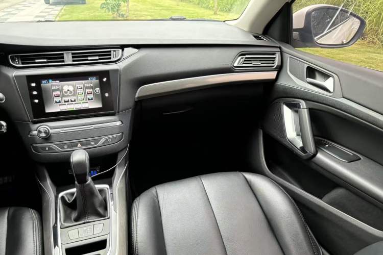 Used Peugeot 408 2016 1.6T Automatic Luxury Edition Interior 6