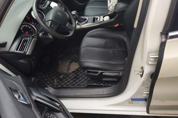Used Peugeot 408 2016 1.6T Automatic Luxury Edition Left Front Seat