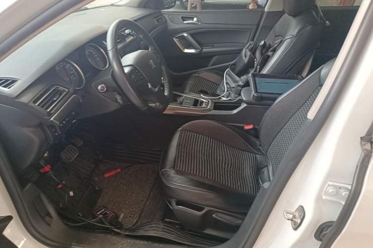 Used Peugeot 408 2016 1.6T Automatic Luxury Edition Left Front Seat