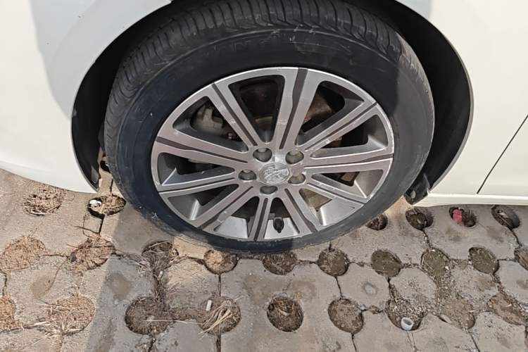 Used Peugeot 408 2016 1.6T Automatic Luxury Edition Left Front Wheel Hub