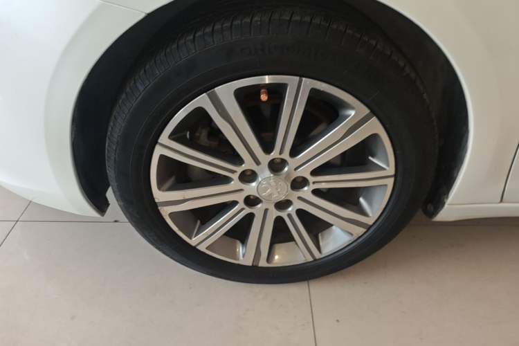 Used Peugeot 408 2016 1.6T Automatic Luxury Edition Left Front Wheel Hub