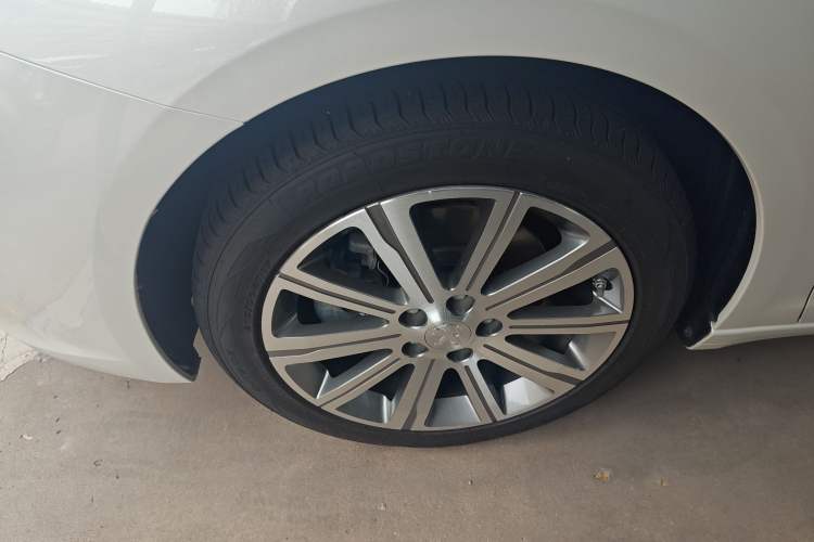 Used Peugeot 408 2016 1.6T Automatic Luxury Edition Left Front Wheel Hub