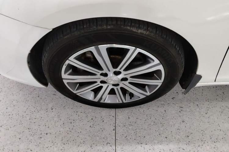 Used Peugeot 408 2016 1.6T Automatic Luxury Edition Left Front Wheel Hub