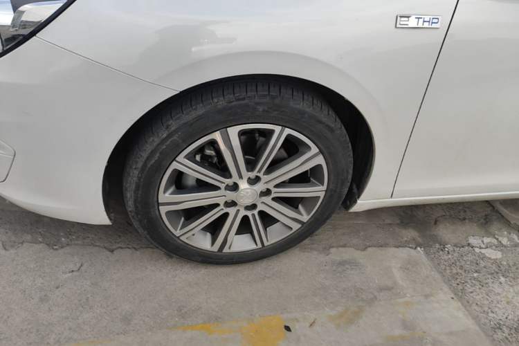 Used Peugeot 408 2016 1.6T Automatic Luxury Edition Left Front Wheel Hub
