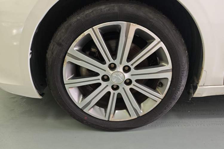 Used Peugeot 408 2016 1.6T Automatic Luxury Edition Left Front Wheel Hub