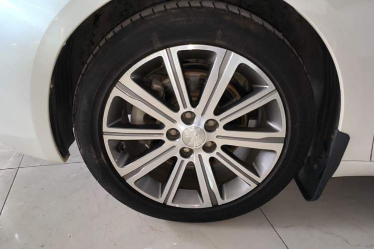 Used Peugeot 408 2016 1.6T Automatic Luxury Edition Left Front Wheel Hub