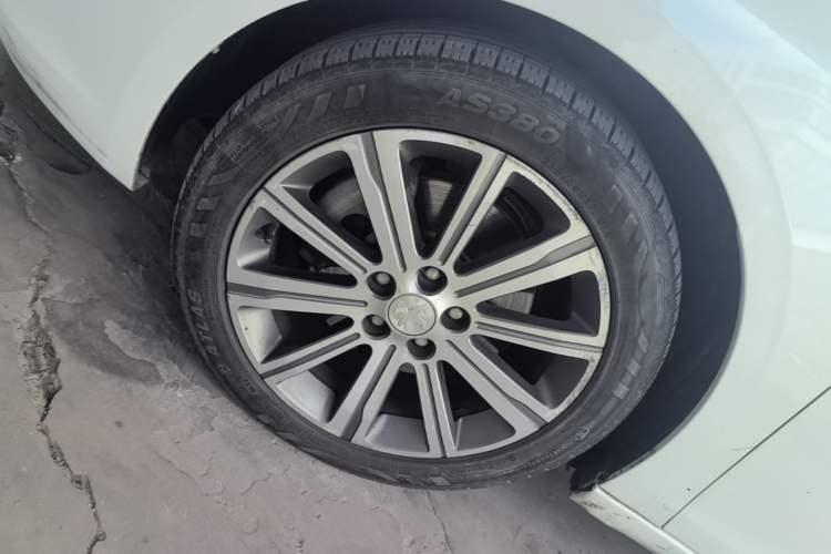 Used Peugeot 408 2016 1.6T Automatic Luxury Edition Left Front Wheel Hub