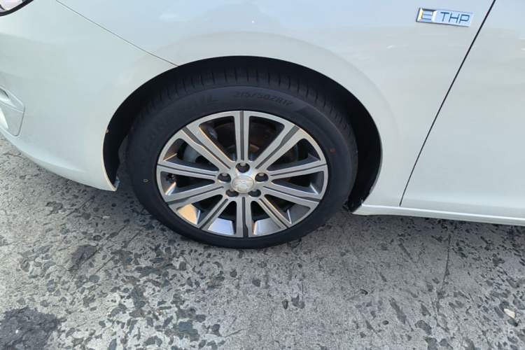 Used Peugeot 408 2016 1.6T Automatic Luxury Edition Left Front Wheel Hub