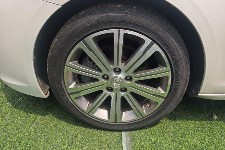 Used Peugeot 408 2016 1.6T Automatic Luxury Edition Left Front Wheel Hub