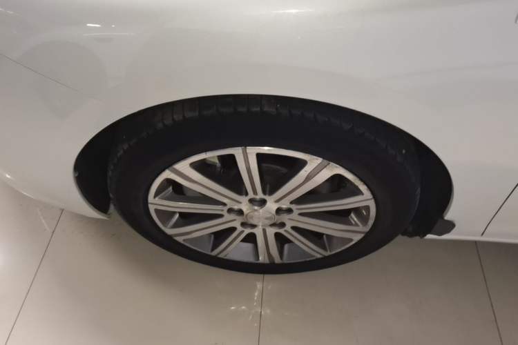 Used Peugeot 408 2016 1.6T Automatic Luxury Edition Left Front Wheel Hub