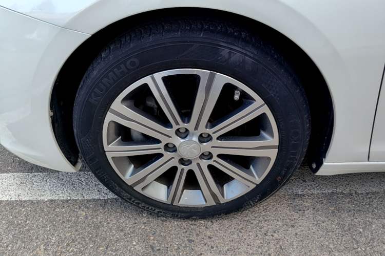 Used Peugeot 408 2016 1.6T Automatic Luxury Edition Left Front Wheel Hub