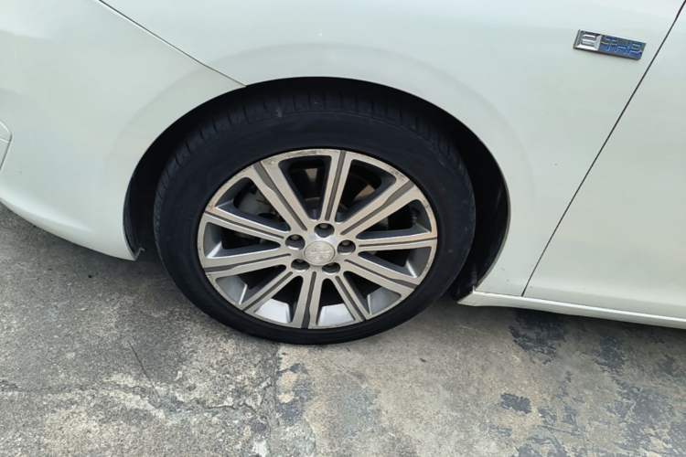 Used Peugeot 408 2016 1.6T Automatic Luxury Edition Left Front Wheel Hub