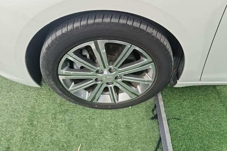 Used Peugeot 408 2016 1.6T Automatic Luxury Edition Left Front Wheel Hub