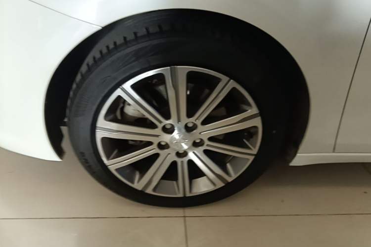 Used Peugeot 408 2016 1.6T Automatic Luxury Edition Left Front Wheel Hub