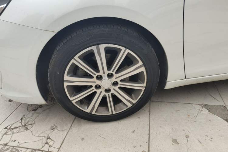 Used Peugeot 408 2016 1.6T Automatic Luxury Edition Left Front Wheel Hub