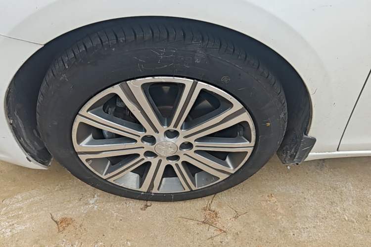 Used Peugeot 408 2016 1.6T Automatic Luxury Edition Left Front Wheel Hub