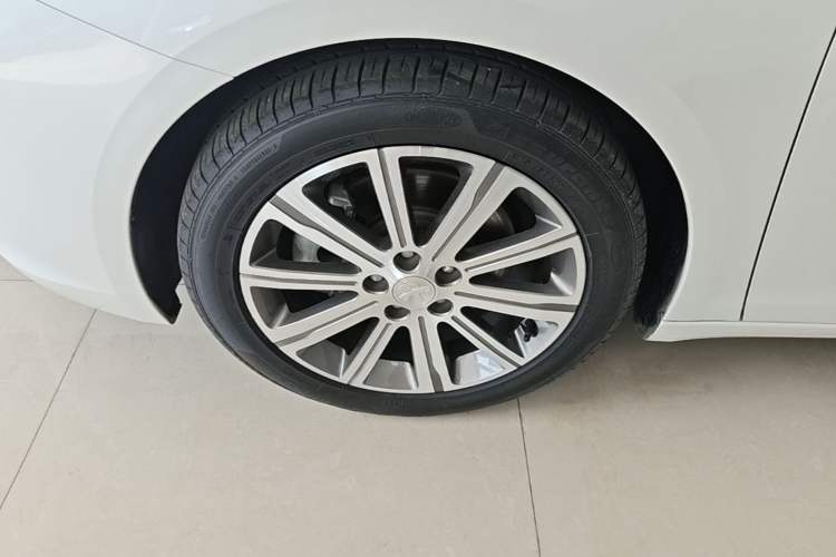 Used Peugeot 408 2016 1.6T Automatic Luxury Edition Left Front Wheel Hub