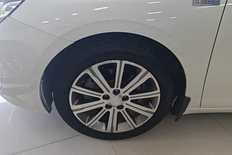 Used Peugeot 408 2016 1.6T Automatic Luxury Edition Left Front Wheel Hub