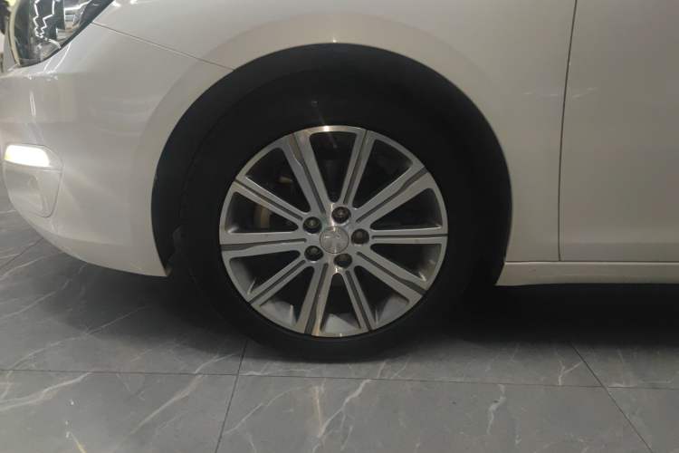 Used Peugeot 408 2016 1.6T Automatic Luxury Edition Left Front Wheel Hub