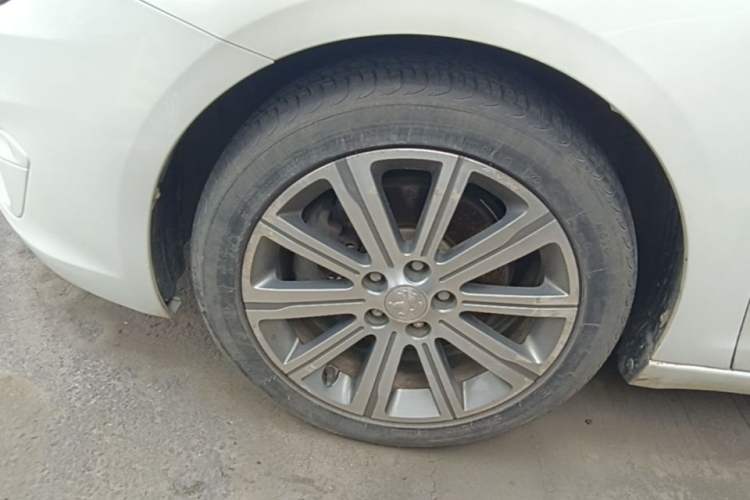 Used Peugeot 408 2016 1.6T Automatic Luxury Edition Left Front Wheel Hub