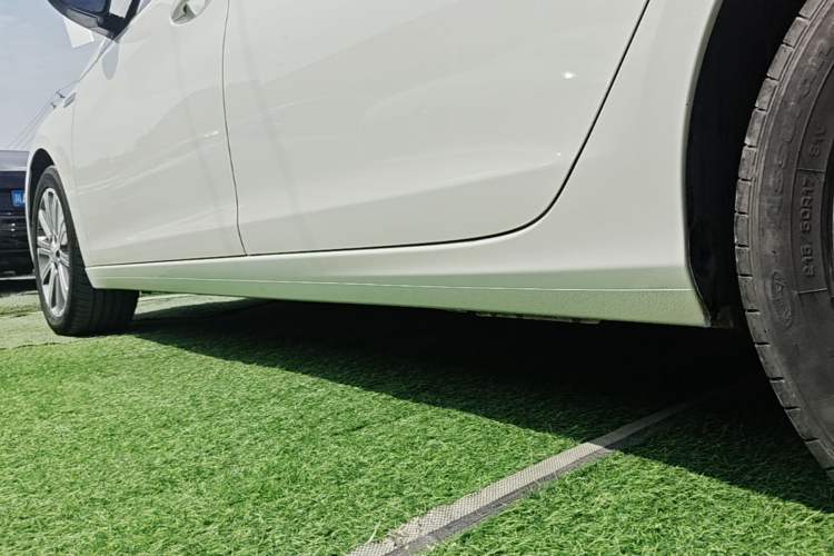 Used Peugeot 408 2016 1.6T Automatic Luxury Edition Left Side Sill