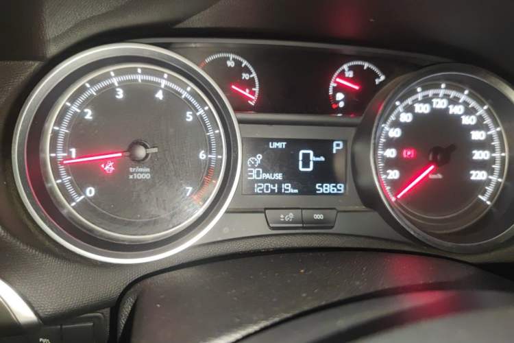 Used Peugeot 408 2016 1.6T Automatic Luxury Edition Odometer Close Up