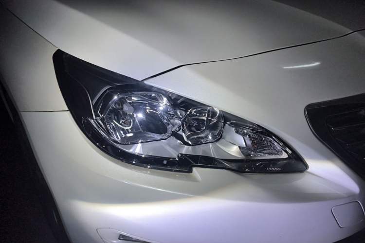 Used Peugeot 408 2016 1.6T Automatic Luxury Edition Right Front Headlight