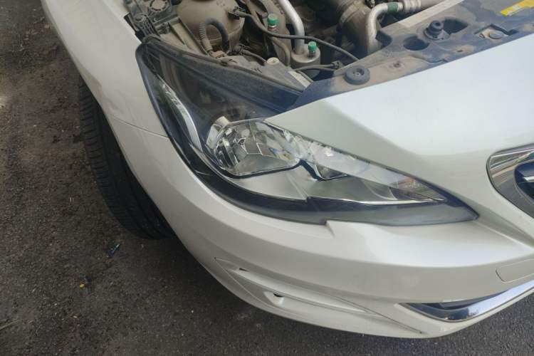Used Peugeot 408 2016 1.6T Automatic Luxury Edition Right Front Headlight