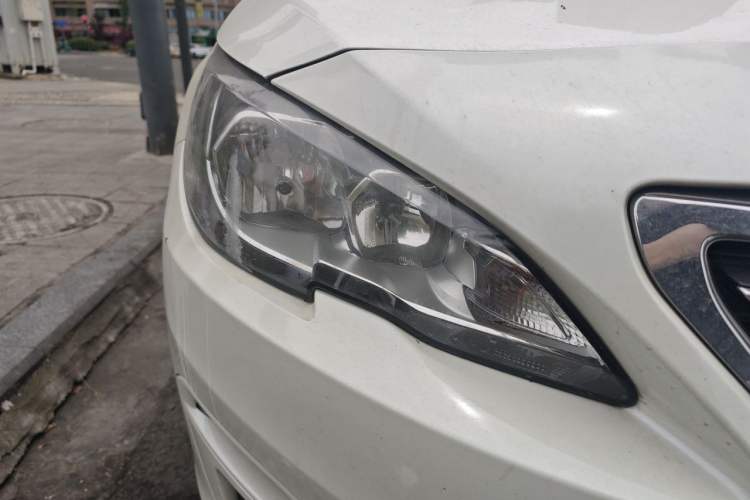Used Peugeot 408 2016 1.6T Automatic Luxury Edition Right Front Headlight