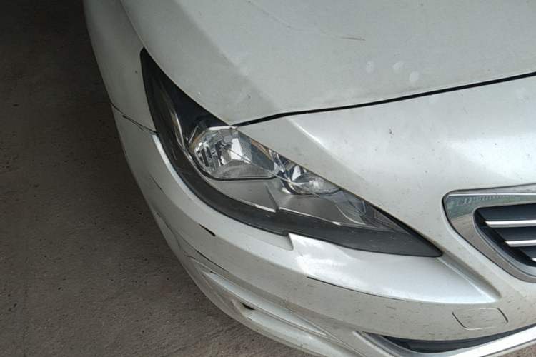 Used Peugeot 408 2016 1.6T Automatic Luxury Edition Right Front Headlight