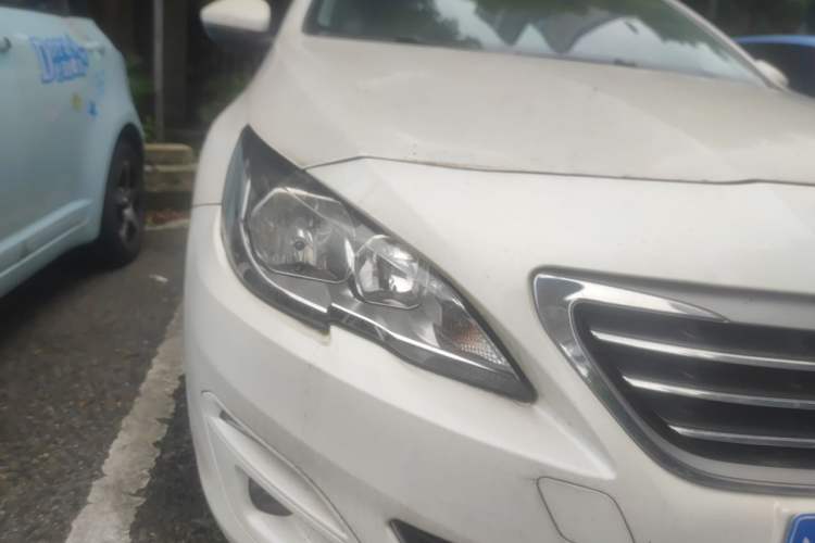 Used Peugeot 408 2016 1.6T Automatic Luxury Edition Right Front Headlight