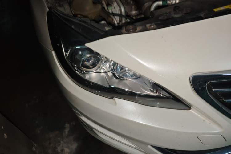 Used Peugeot 408 2016 1.6T Automatic Luxury Edition Right Front Headlight