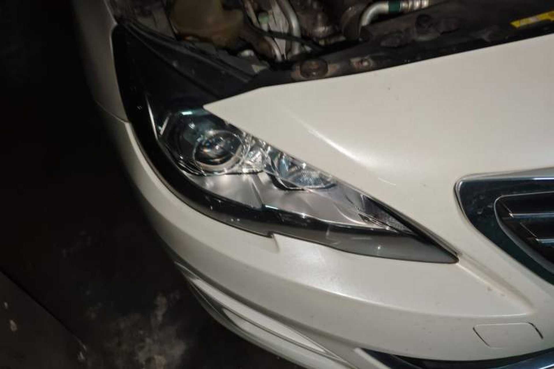 Used Peugeot 408 2016 1.6T Automatic Luxury Edition Right Front Headlight